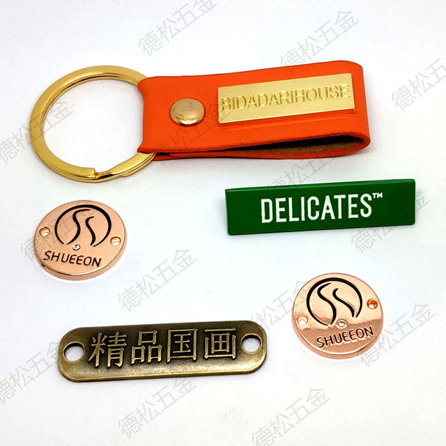 Supplier in China Antique Bronze Garment Hardware Accessories Sewing Metal Labels Logo Custom 